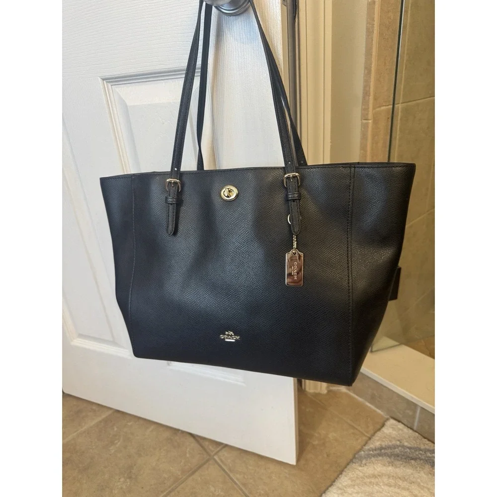 Coach Turnlock Black Cross Grain Leather Tote Gold hardware Laptop bag EUC 37142